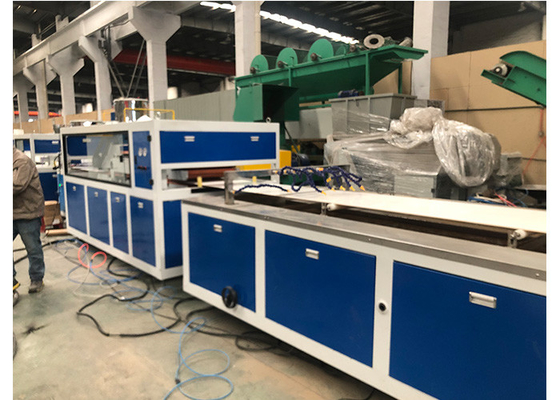 Bom preço. 150kg/linha da extrusão do painel de teto Pvc de H 250mm WPC on-line