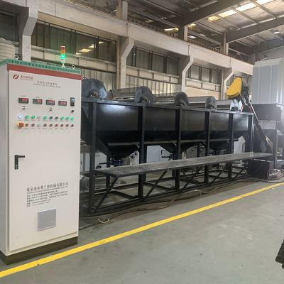 Bom preço 300kg/H desperdiçam a linha de reciclagem plástica controle do PLC com função de Washsing on-line