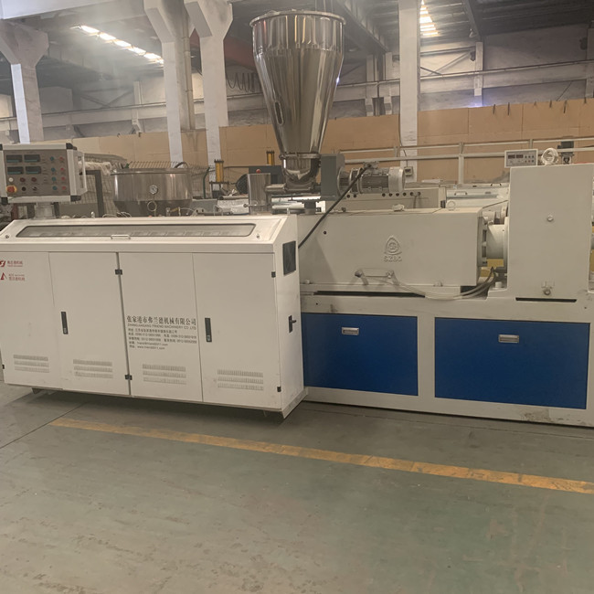 a tensão 250kg/H personalizou a linha parafuso gêmeo cônico da peletização do Pvc dos grânulo 0