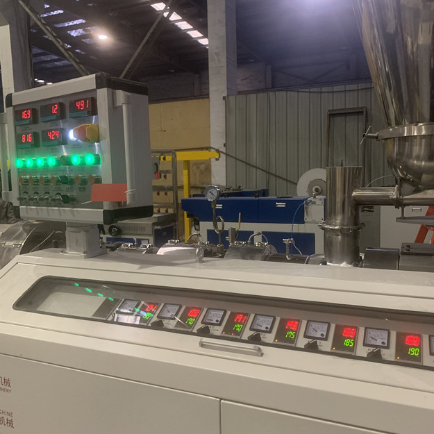 Linha plástica 600kgs/H da peletização do PVC de duas fases para granular materiais reciclados 3