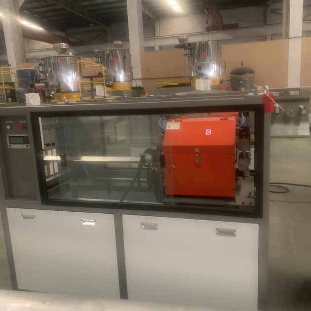 Máquina plástica totalmente automático da tubulação do PE 100kg/H com inversor de ABB 4
