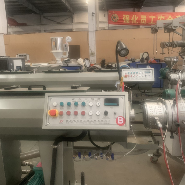 Máquina plástica totalmente automático da tubulação do PE 100kg/H com inversor de ABB 3