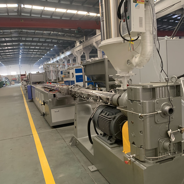 Placa gêmea do parafuso WPC que faz a máquina a alimentação horizontal de poupança de energia da lâmina 2