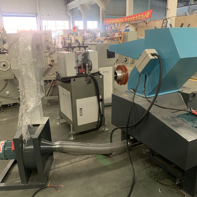 máquina 1300kg/H do triturador do PVC da espessura de parede de 10mm de baixo nível de ruído 5