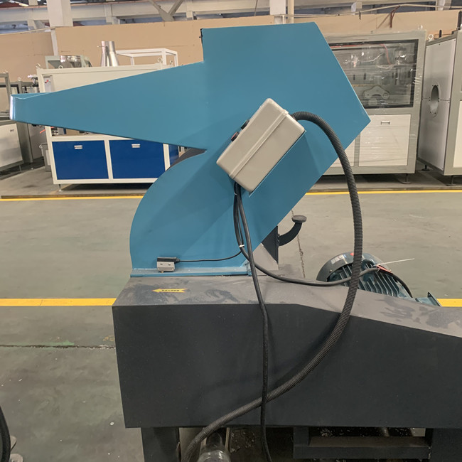 máquina 1300kg/H do triturador do PVC da espessura de parede de 10mm de baixo nível de ruído 4