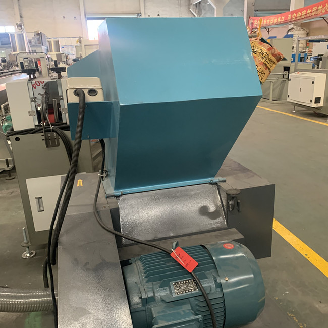 máquina 1300kg/H do triturador do PVC da espessura de parede de 10mm de baixo nível de ruído 3