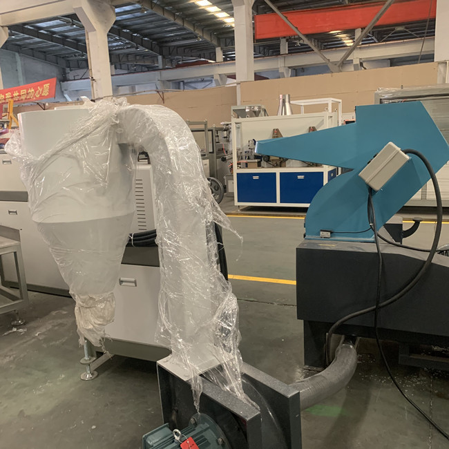 máquina 1300kg/H do triturador do PVC da espessura de parede de 10mm de baixo nível de ruído 2