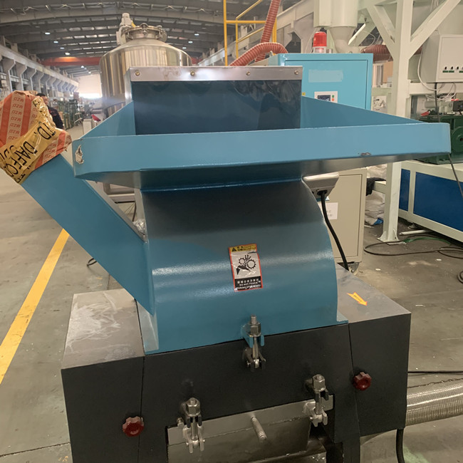 máquina 1300kg/H do triturador do PVC da espessura de parede de 10mm de baixo nível de ruído 1