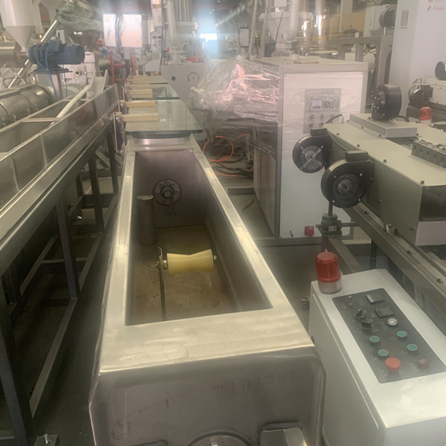 tubulação da irrigação de gotejamento de 2000mm máquina plástica da tubulação do HDPE de 3 camadas 1