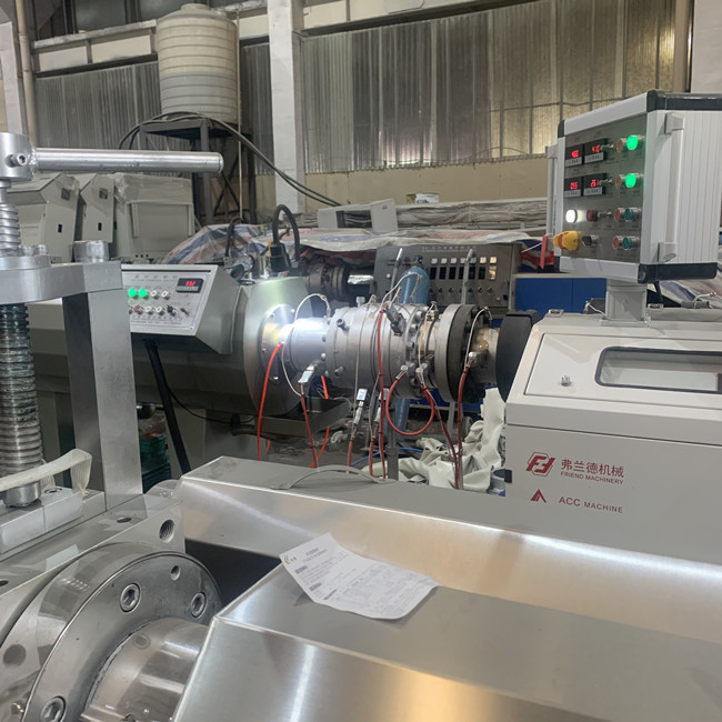 O PVC pulveriza a máquina plástica 6m/Min da tubulação da água elétrica 4