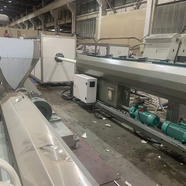 O PVC pulveriza a máquina plástica 6m/Min da tubulação da água elétrica 2